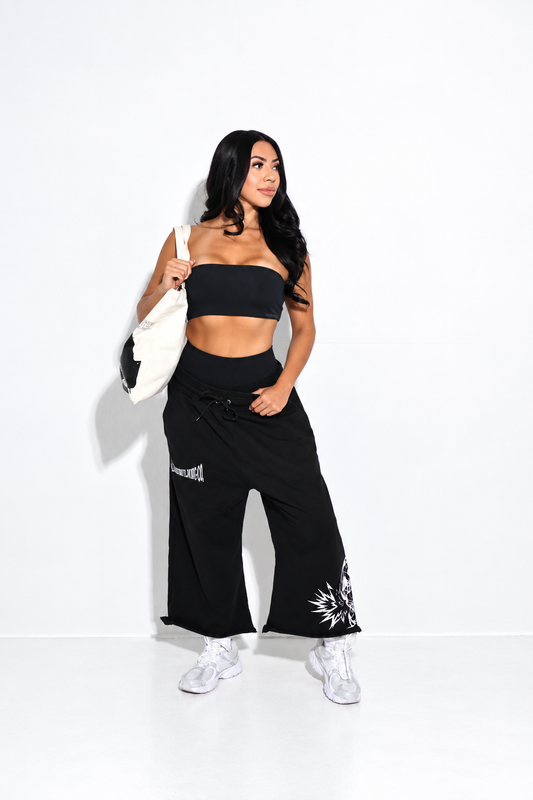 BLACK 3/4 SHORTS