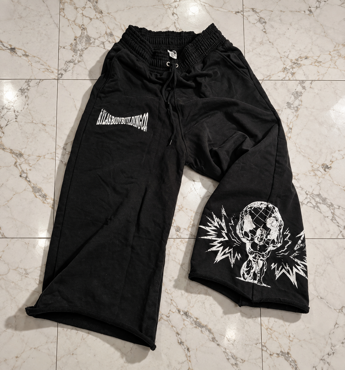 BLACK 3/4 SHORTS